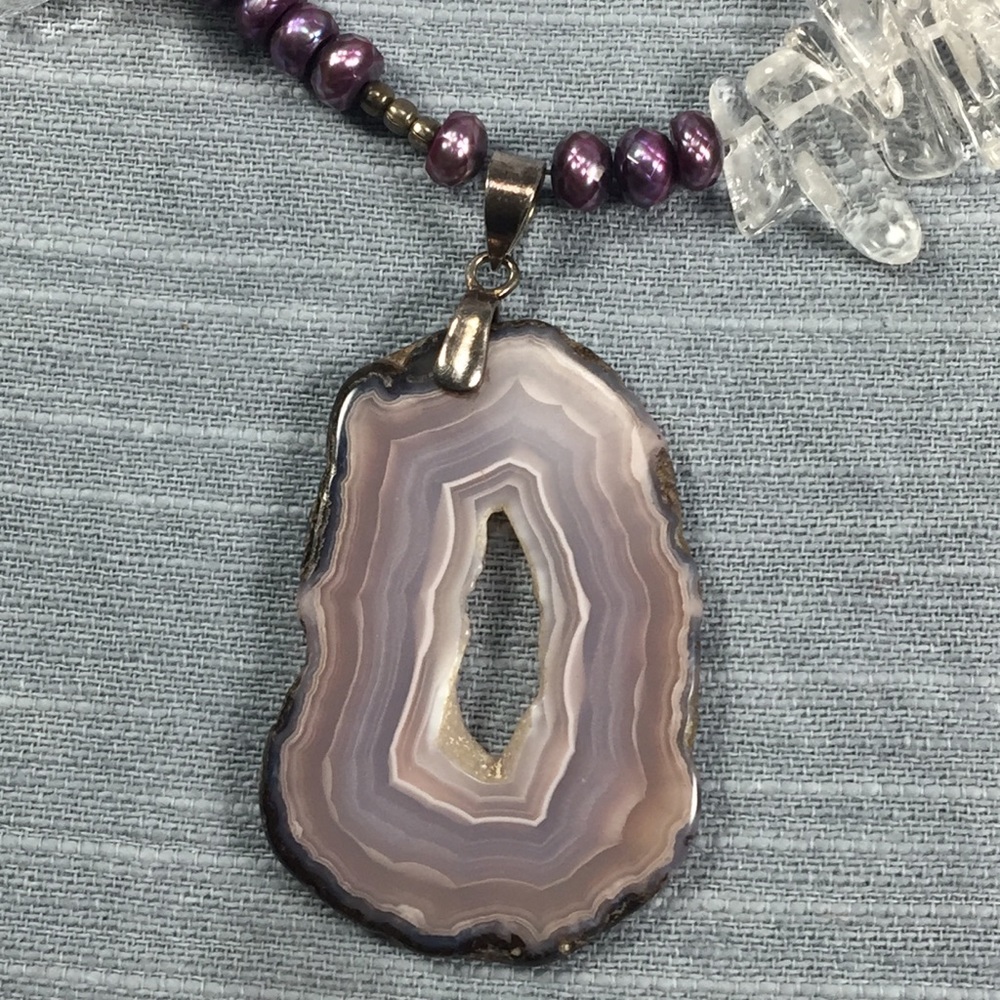 Stunning Agate pendant w pearl & glass necklace